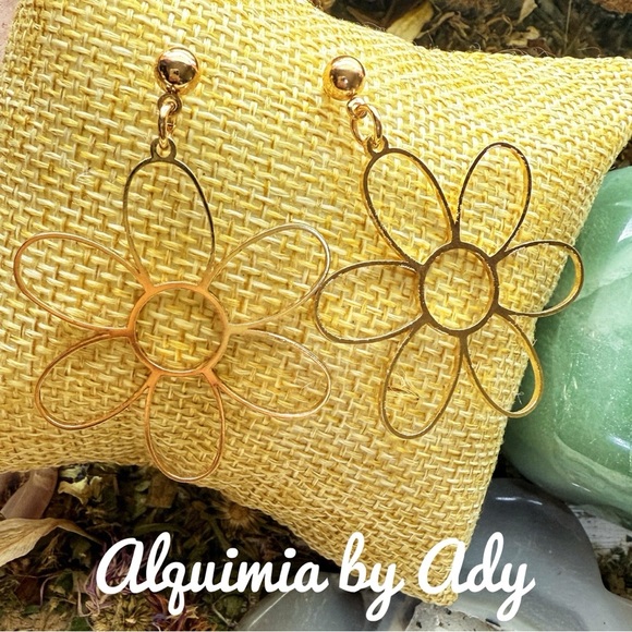 Maxi gold floral dangle earrings - Picture 1 of 1